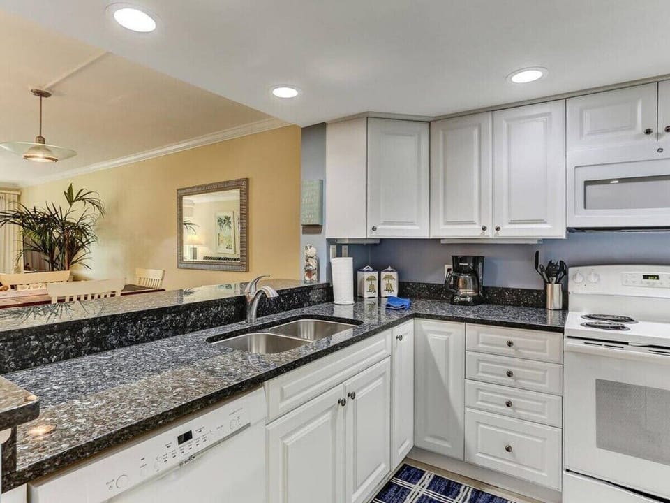 Fully Equipped Kitchen and Granite Countertops