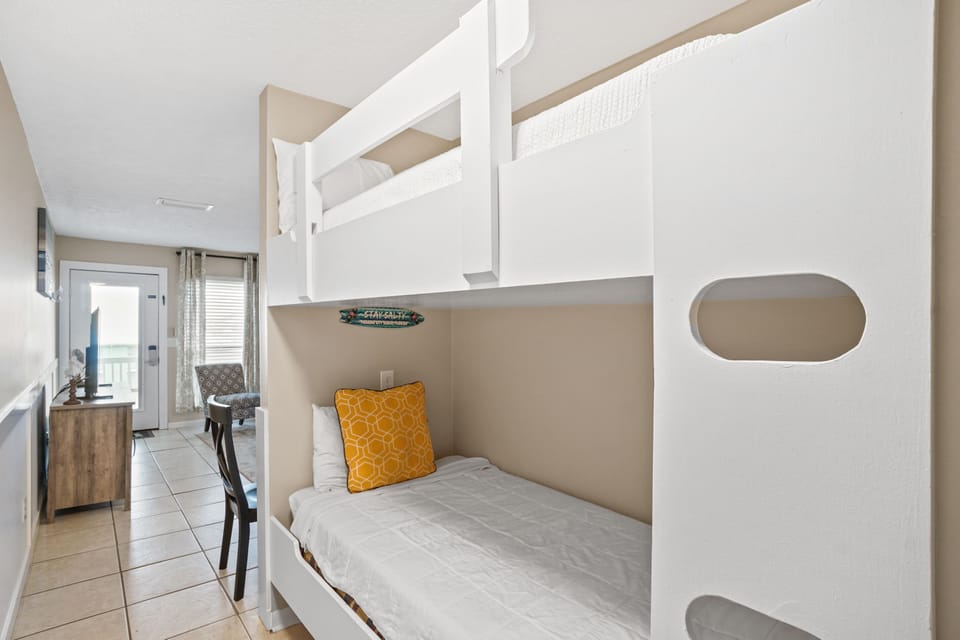 Bunk Alcove