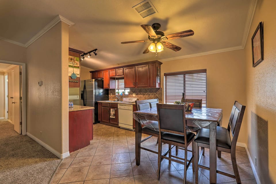 Dining Area & Kitchen