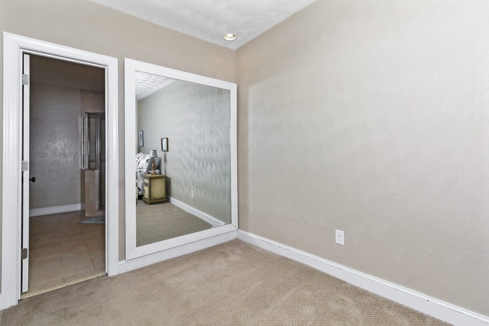 Floor, Indoors, Room, Door, Lobby