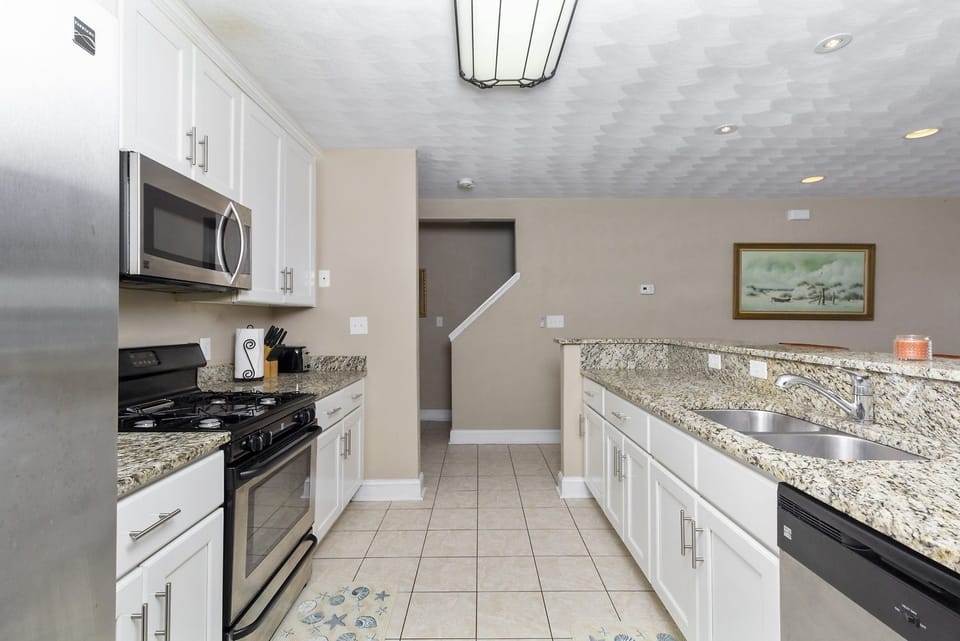 Oven, Indoors, Room, Flooring, Microwave