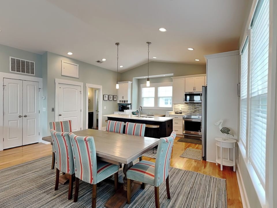 Dining Table - Seating for 6