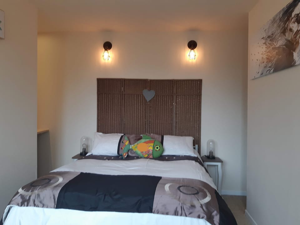 Bedroom  2 with ensuite 