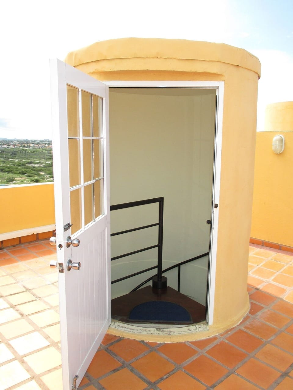 Private access from condo to rooftop 