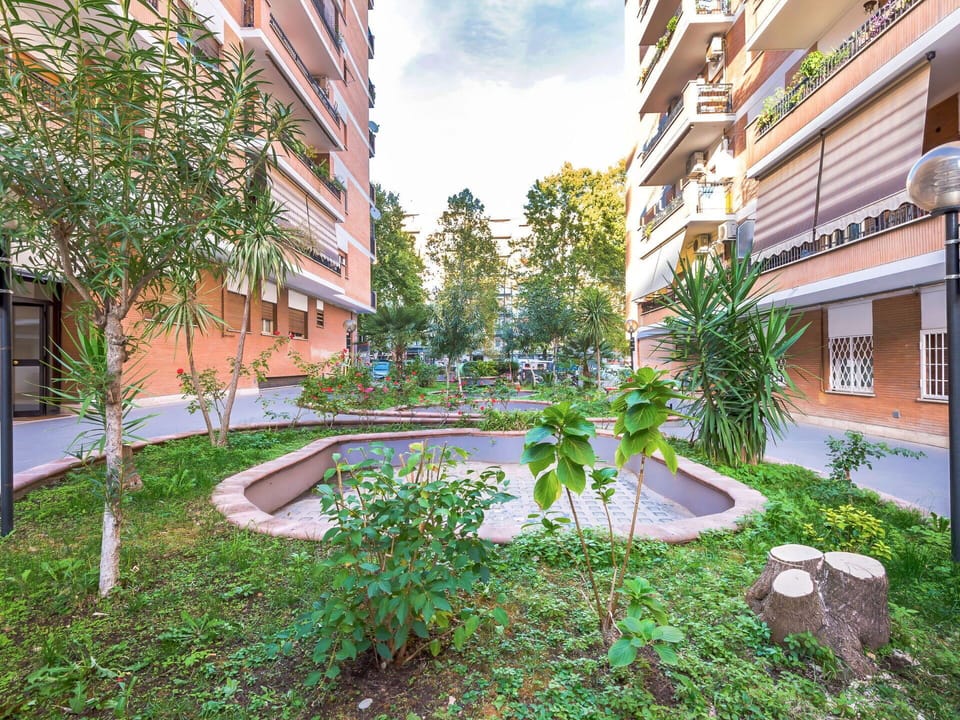 Plant, Sky, Daytime, Building, Window, Water, Nature, Tree, Urban Design, Vegetation