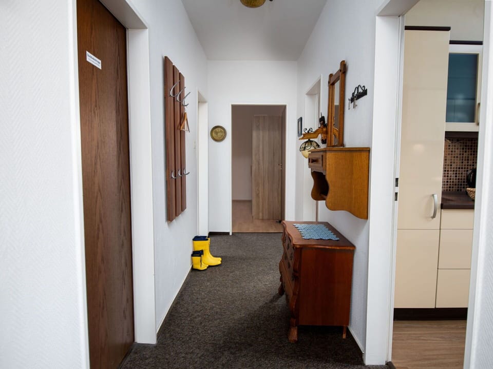 Property, Cabinetry, Furniture, Picture Frame, Wood, Houseplant, Drawer, Door, Interior Design, Floor