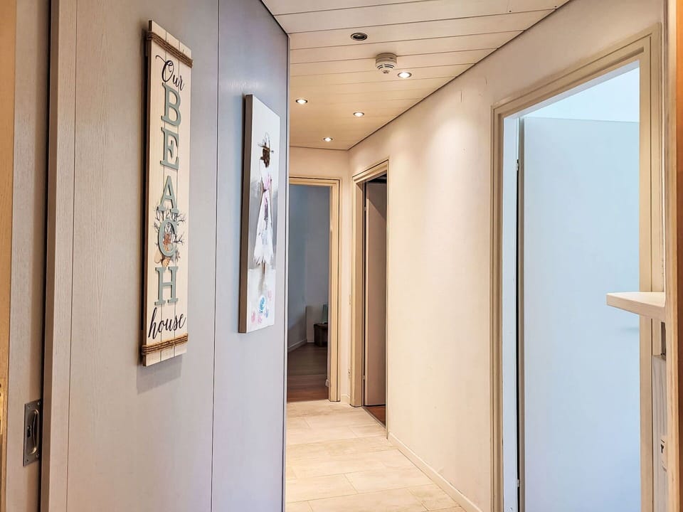Property, Door, Interior Design, Wood, Wall, Flooring, Real Estate, Home Door, Building
