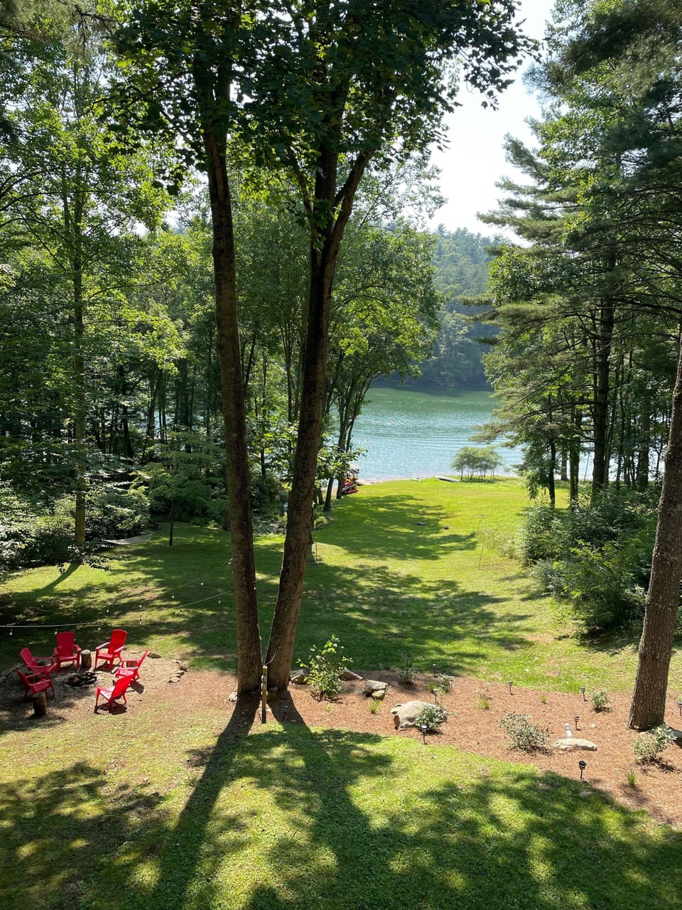 Lakefront & rare gently sloping yard-1.5 acres!