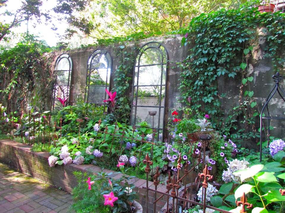 Private garden with grill and dining