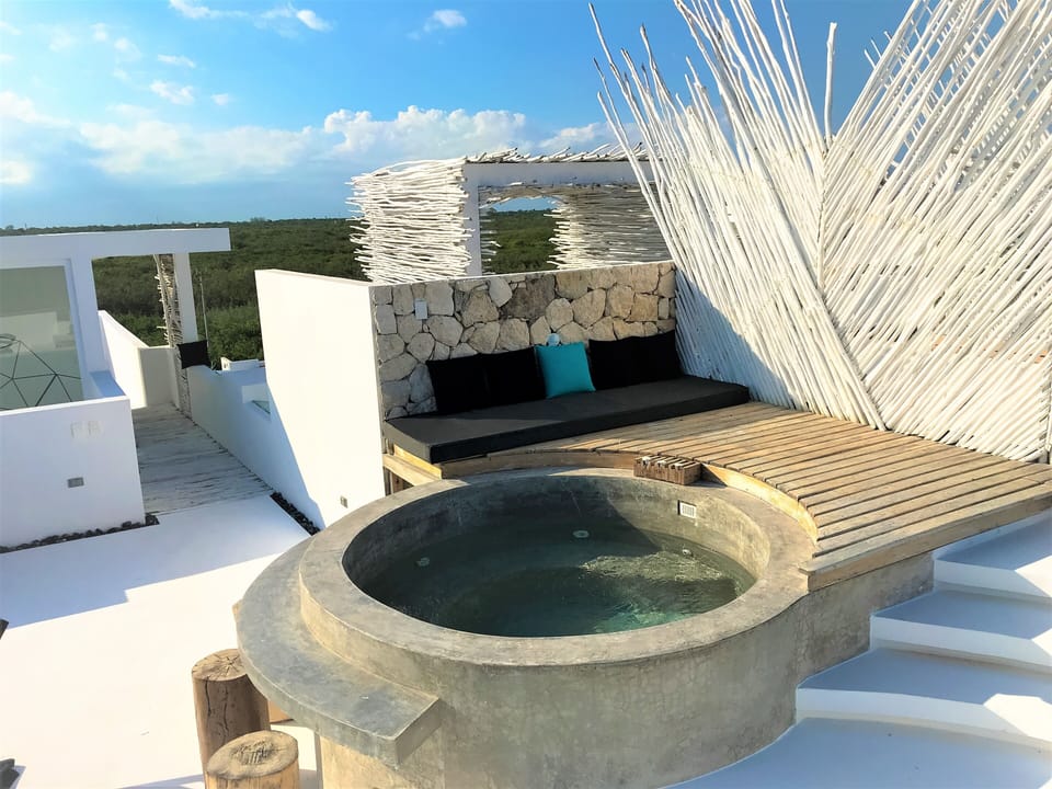 Villa Kiin - Rooftop jacuzzo and lounge area