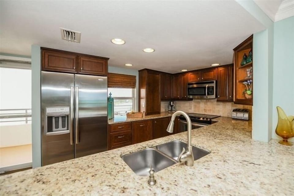 Kitchen bar