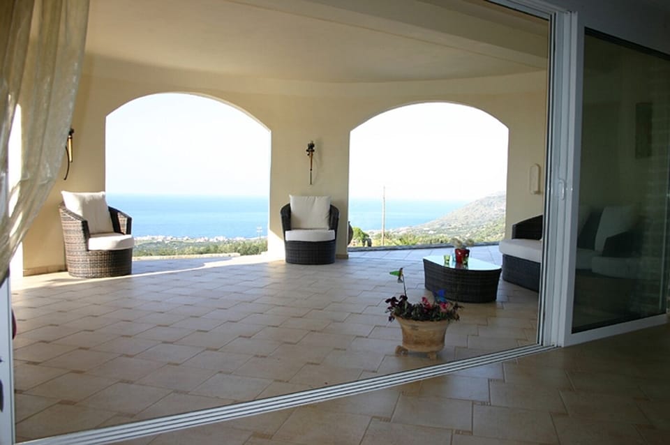 a covered Terrace view  from Lounge