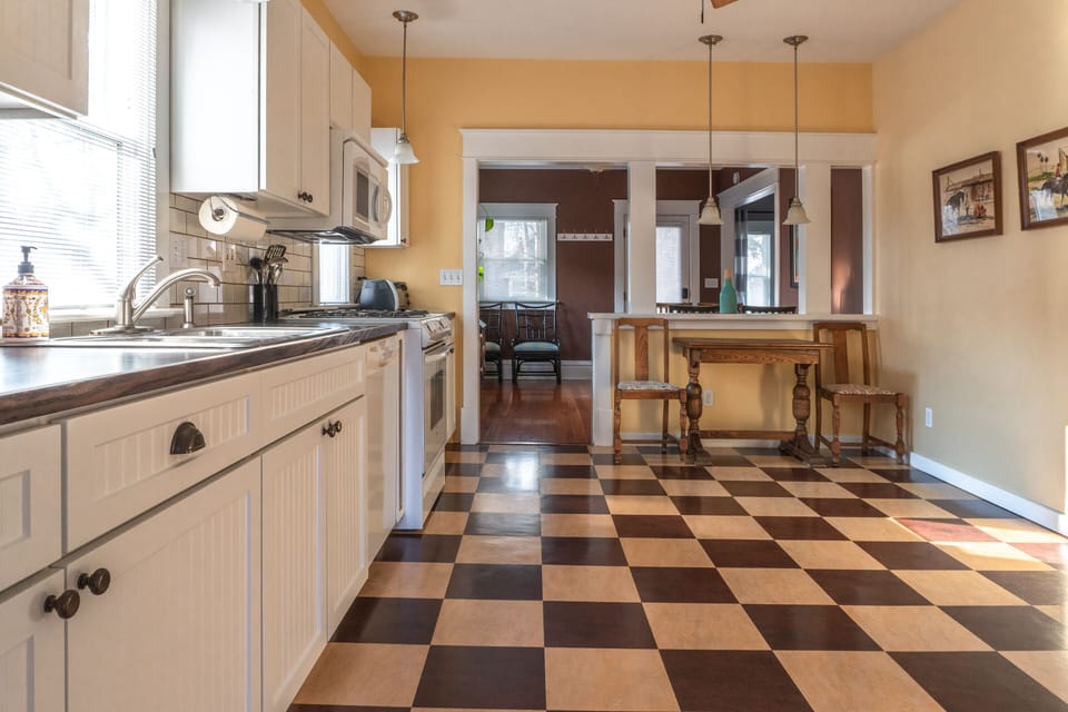 Fully equipped kitchen for cooking! Plus a blender, toaster, basic oils & spices