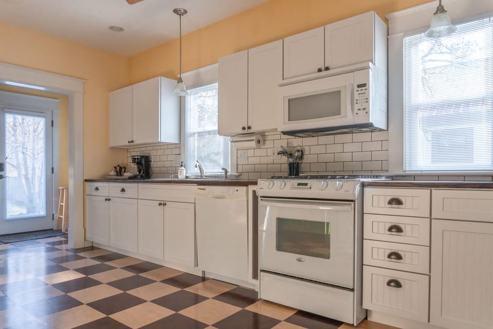 Fully equipped kitchen for cooking! Plus a blender, toaster, basic oils & spices