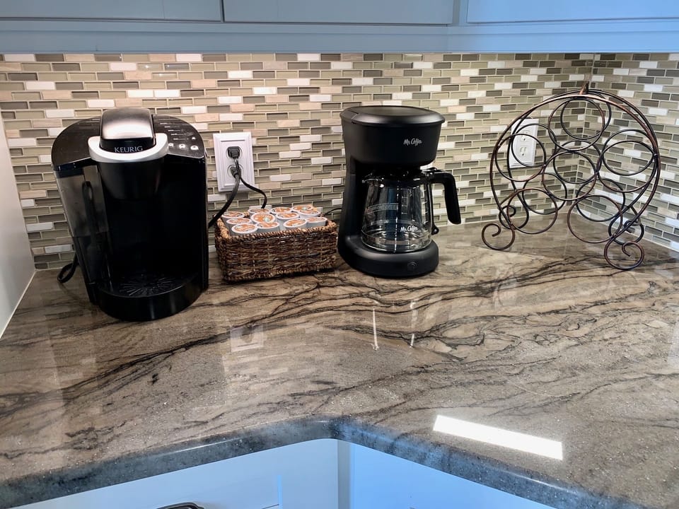 Regular coffee maker plus Kuerig!