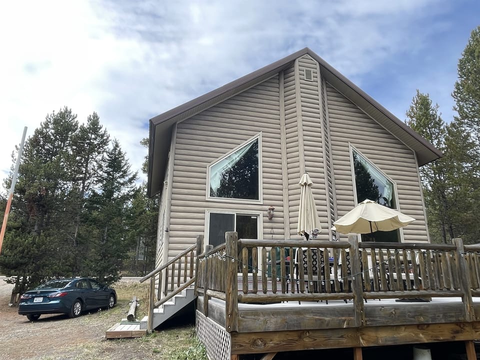 "Welcome INN" to this cozy family cabin