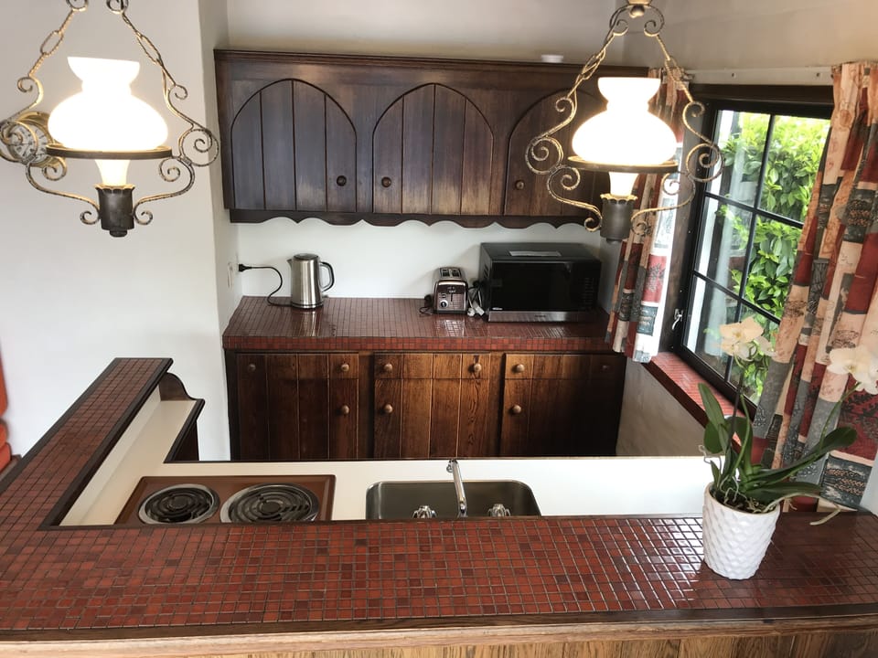 Open kitchen, for light cooking only.