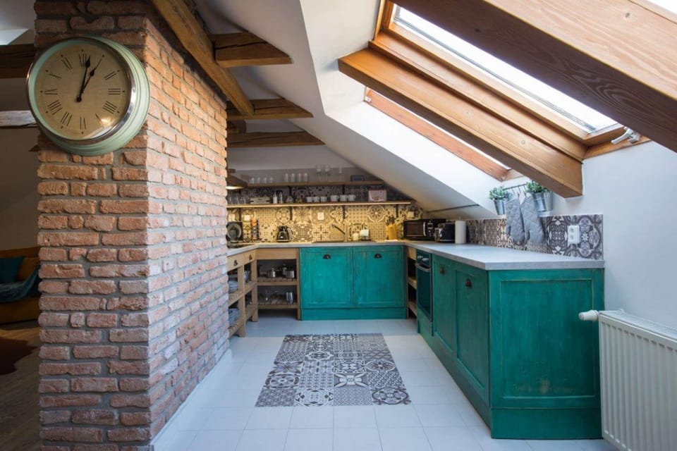 Fully Equipped Kitchen - Dishwasher, Fridge, Freezer and Condiments