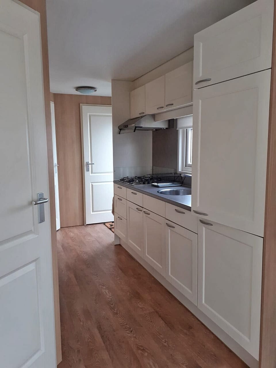 Kitchen, Coffee machine, Fridge and Cooker - EEZZ