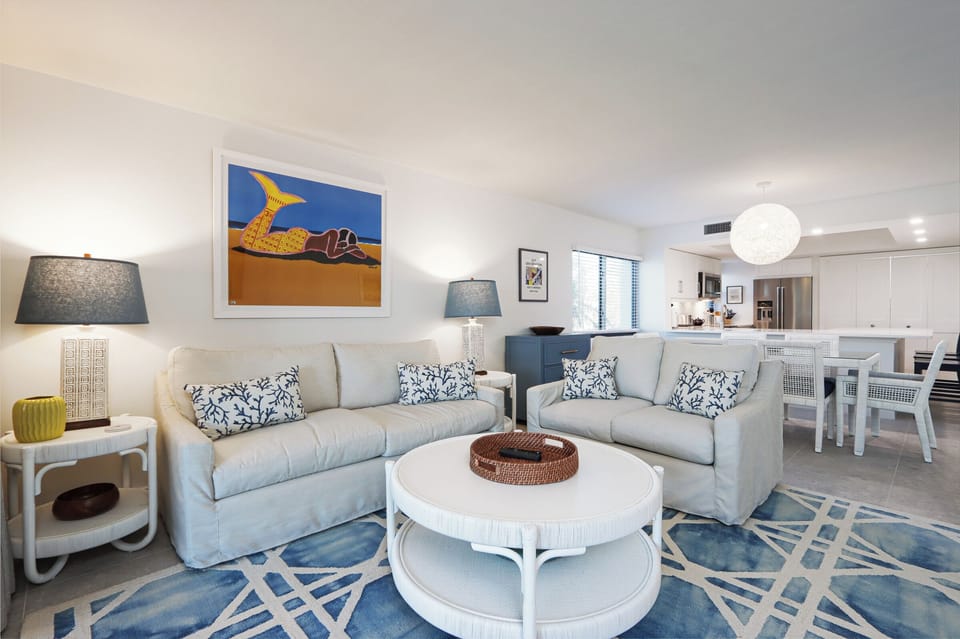 Living area with wall-mounted SmartTV