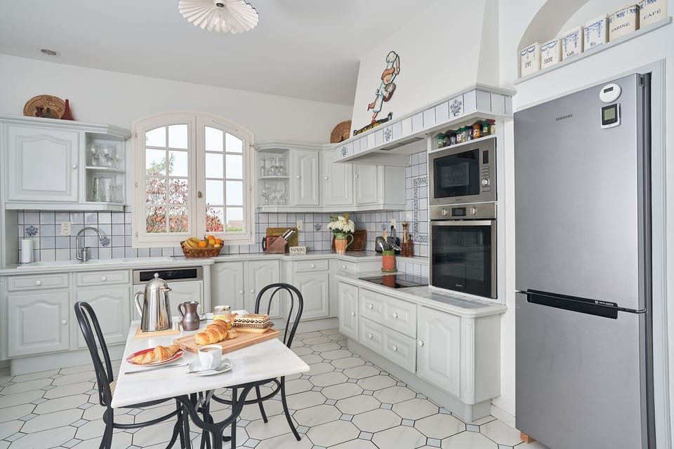 Large, well equipped kitchen