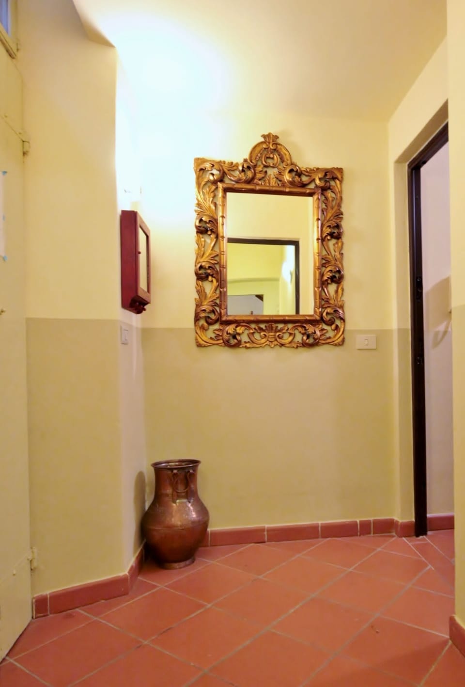 Common entrance, in the stairs, with the other my apartment ("Piccolo Pepi")