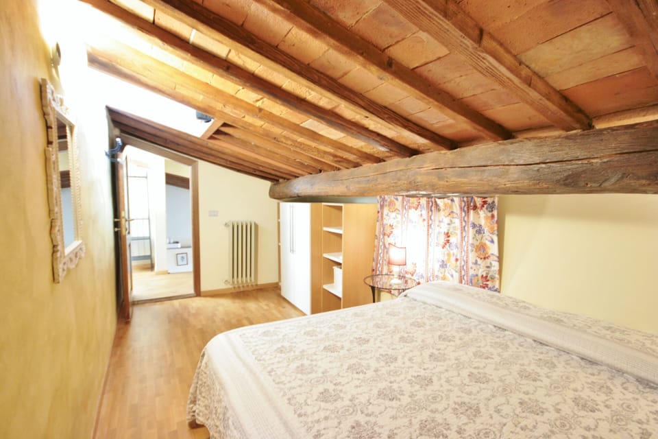 Bedroom n.3: two single beds/king size bed (separated or united with king linen)