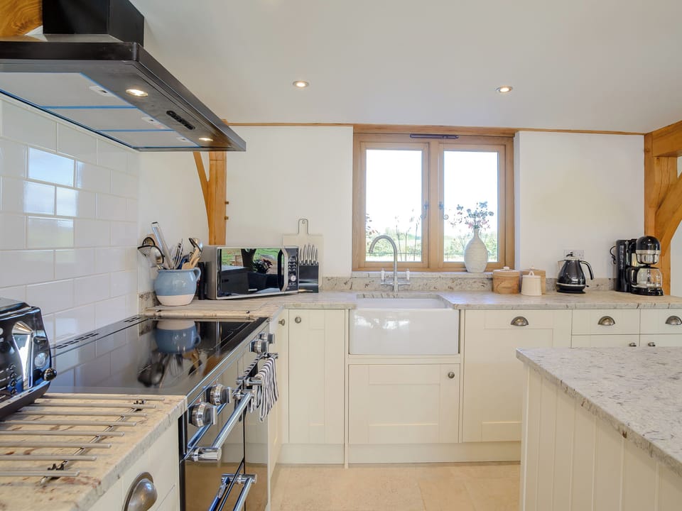 Fully appointed fitted kitchen | Hare&rsquo;s Furrow - Stop in the Sticks, Burton Overy