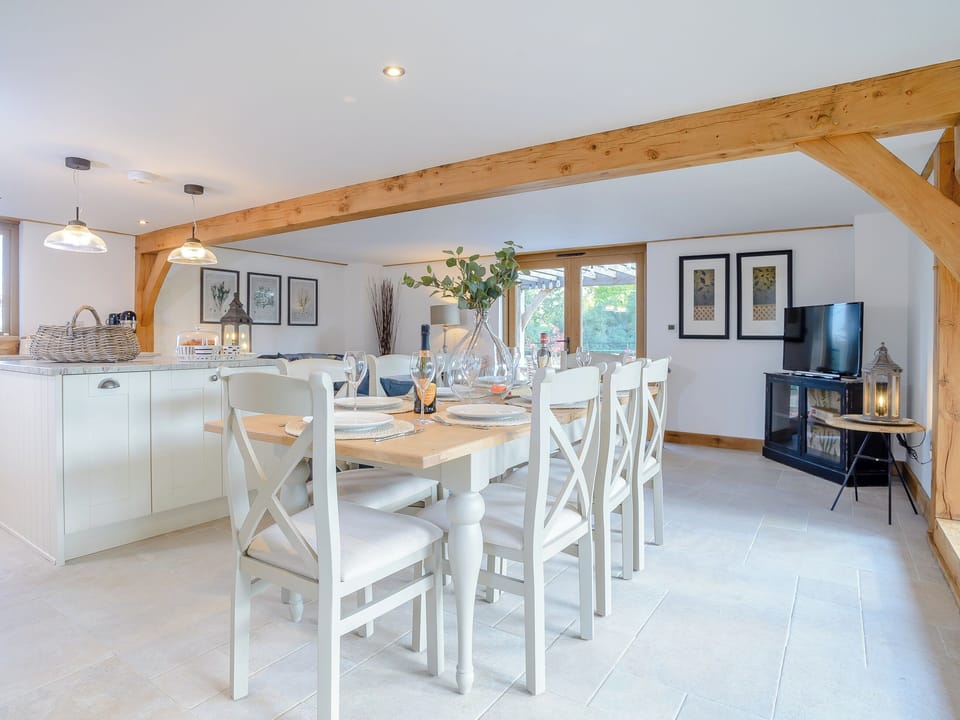 Spacious open-plan design | Hare&rsquo;s Furrow - Stop in the Sticks, Burton Overy