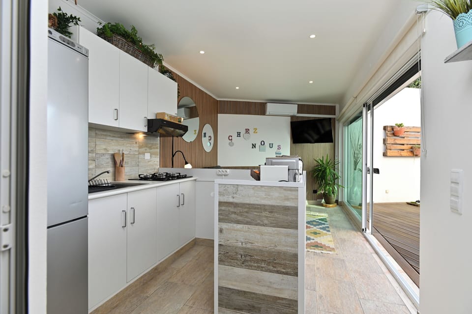 Kitchenette/Living Room