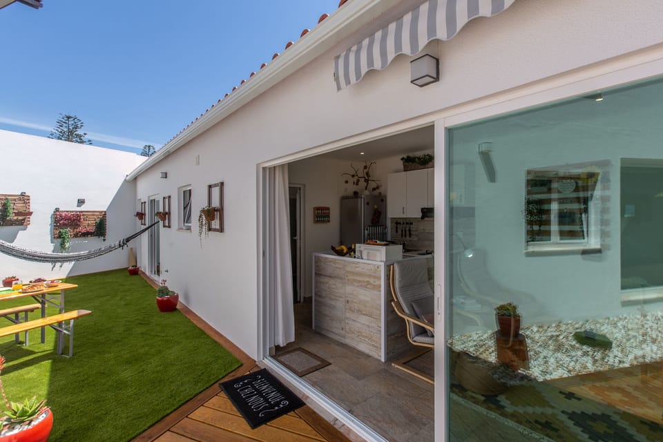 Kitchenette/Living Room/Private Garden