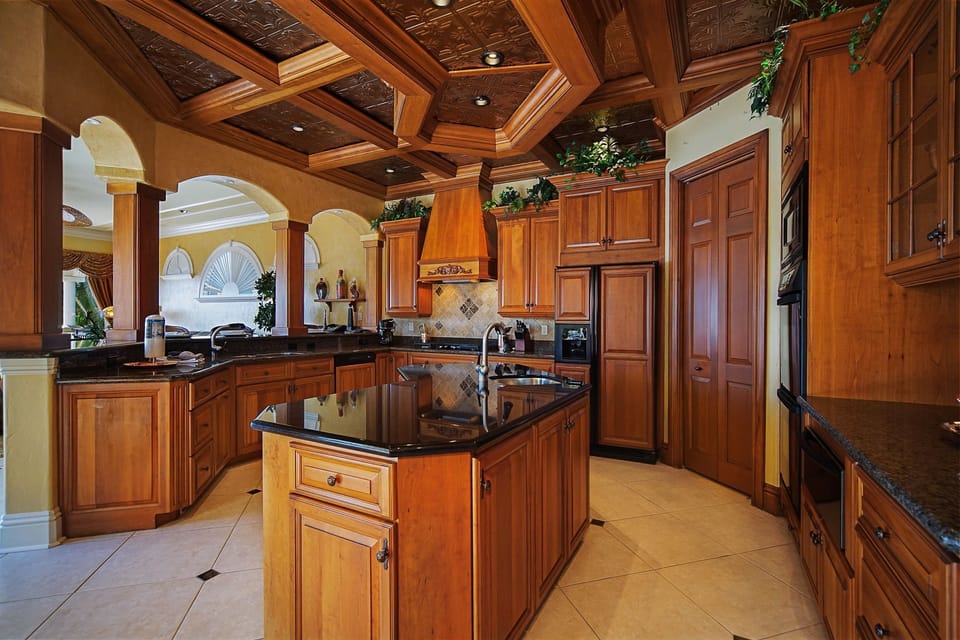 You'll have everything you need in the spacious kitchen!