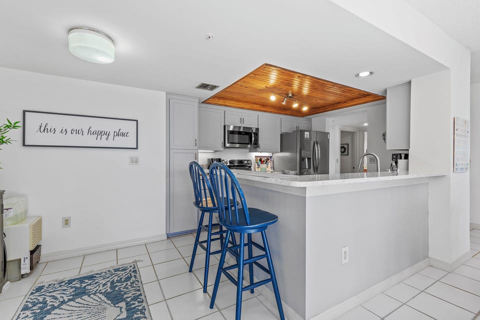 Eat-in bar seating