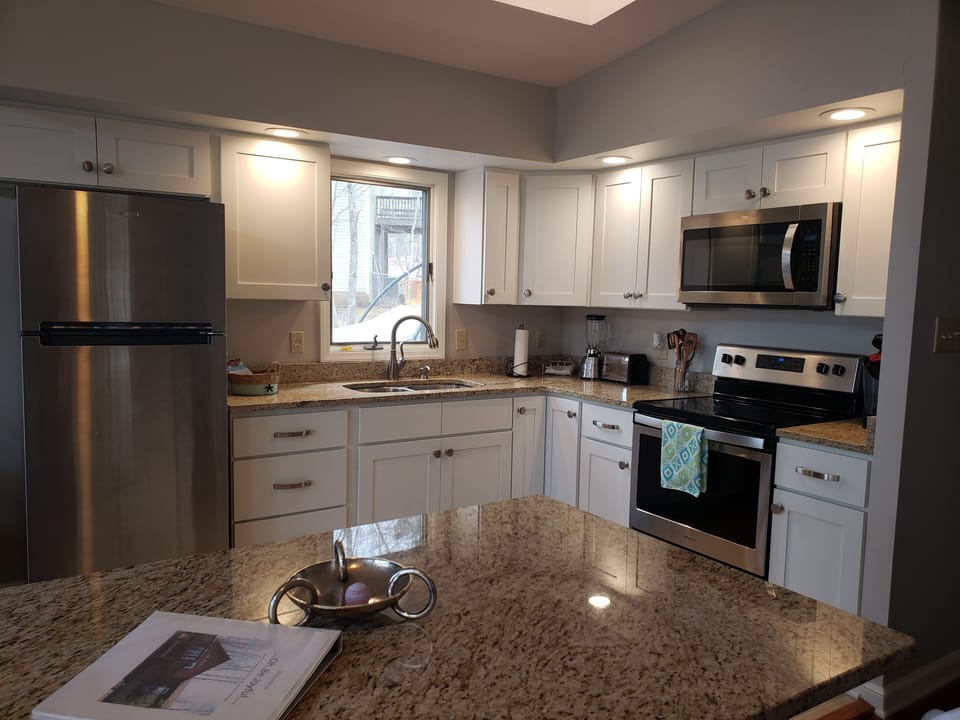 Brand new kitchen with granite and new appliances