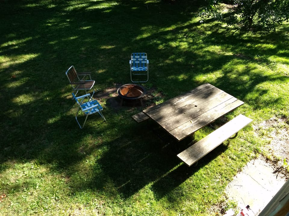 Fire pit and picnic table for use