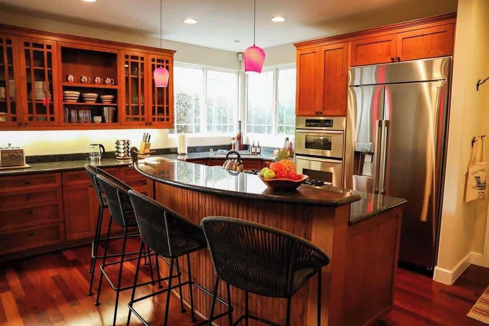 Bar stool seating for 4