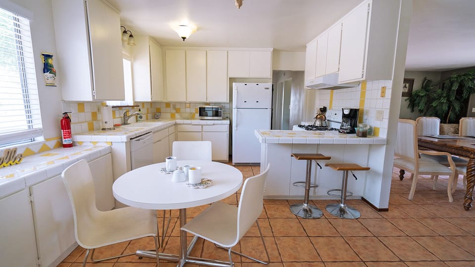 Large fully equipped kitchen!