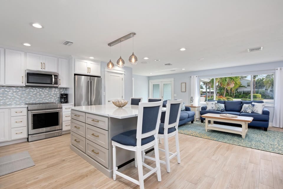 Open Floor Plan, Large kitchen Island
