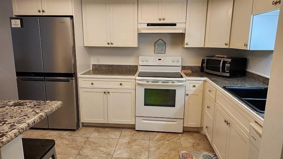 Beautiful 10TH Floor, Gulf-front Condo at Island Winds Perfect For Families! Washer and Dryer in Condo, Designated Parking, Central Air, Free Wifi - Click for reviews! Apartment in Estero Island
