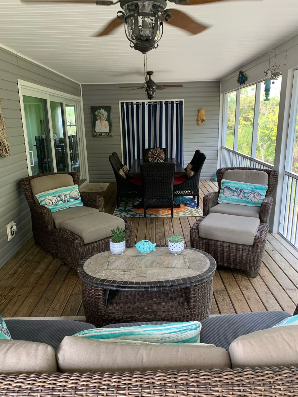 Outdoor dining for 6 