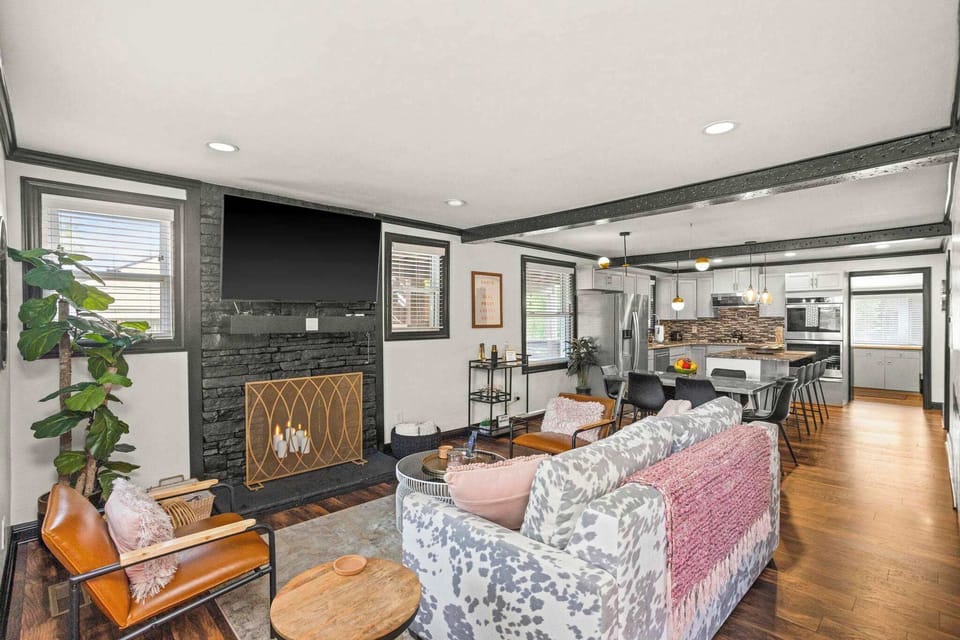Stylish Living Room w/Sleeper Sofa + Smart TV