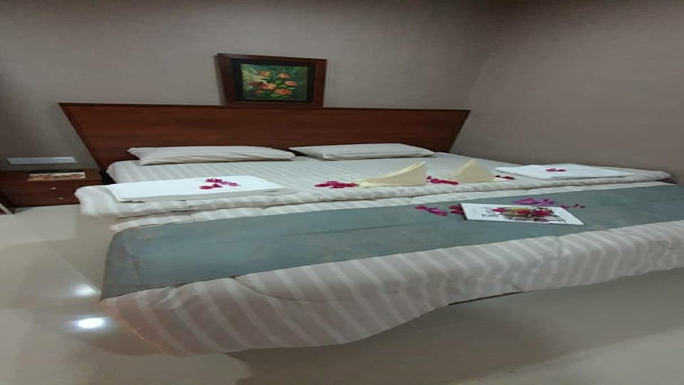 Bedroom 1&2 (1 King-size bed and 1 bunk bed) 