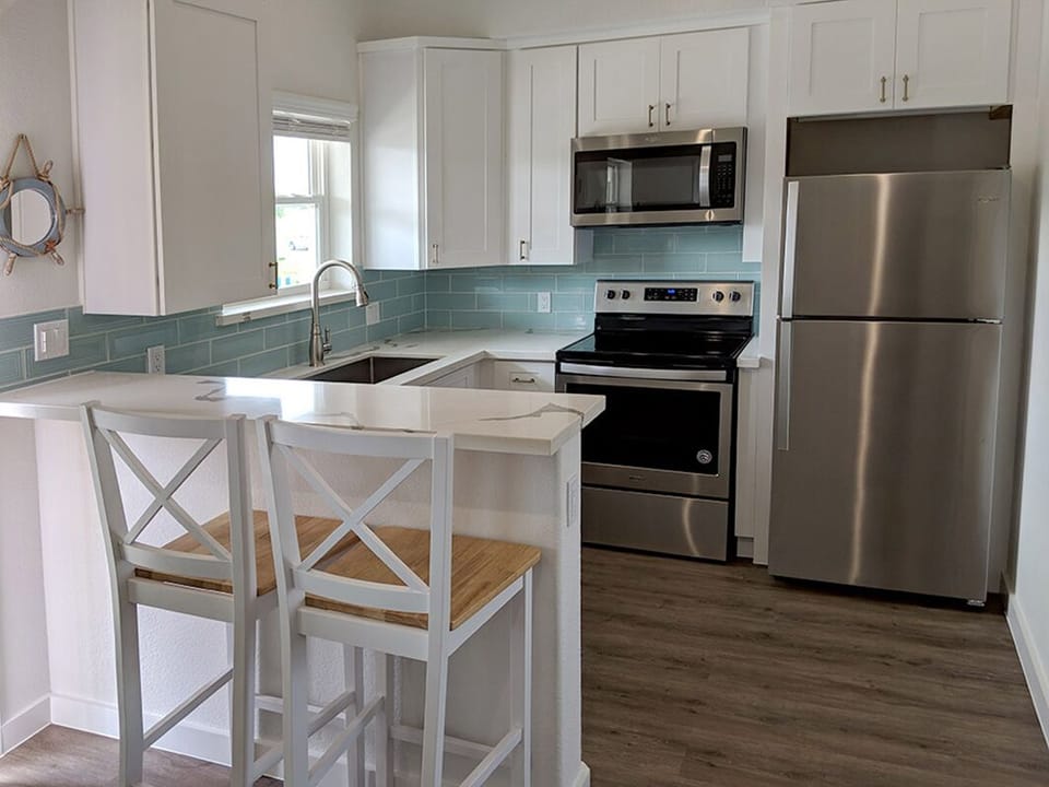 Full kitchen