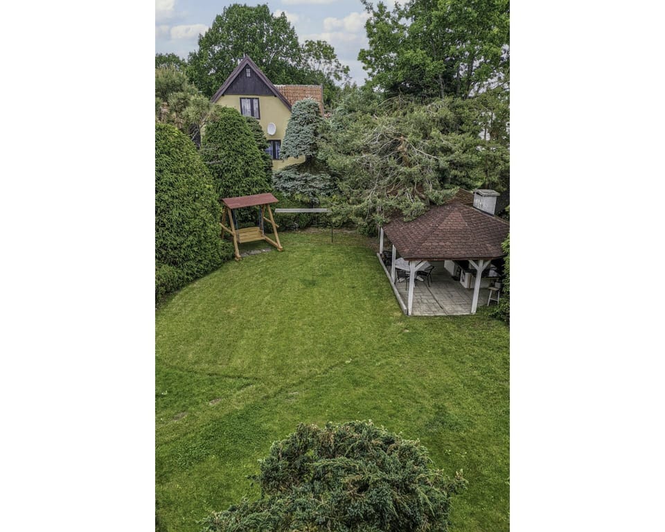 Plant, Cloud, Property, Building, Tree, Natural Landscape, Sky, House, Land Lot, Vegetation