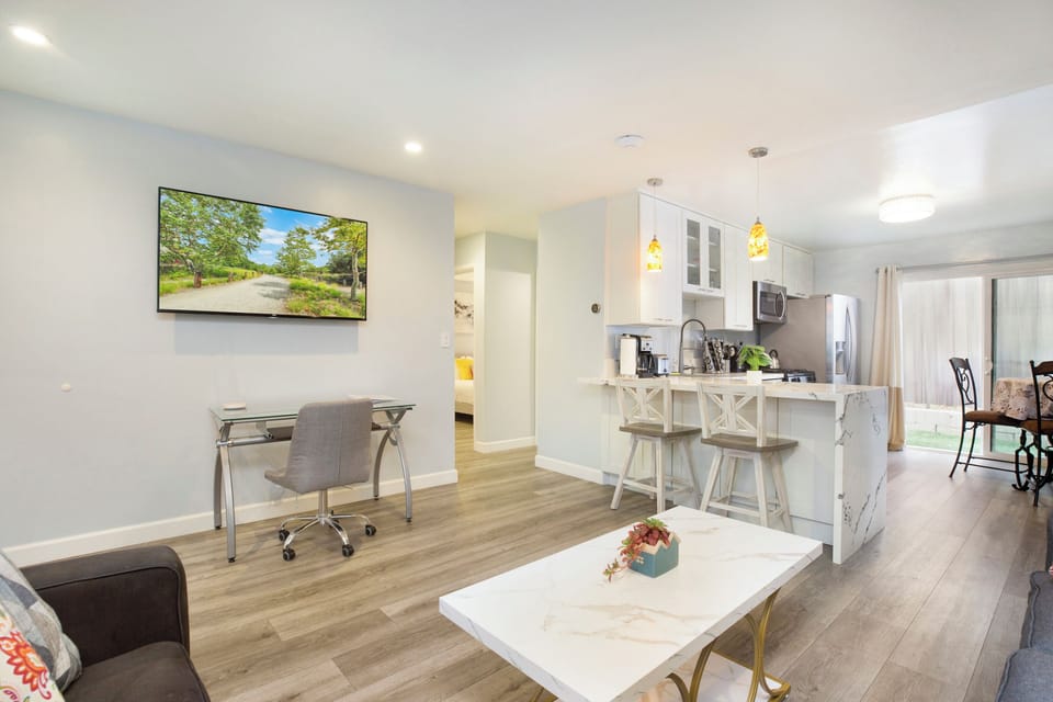 Dedicated desk & laptop space to work from home. Permit #str14-0085