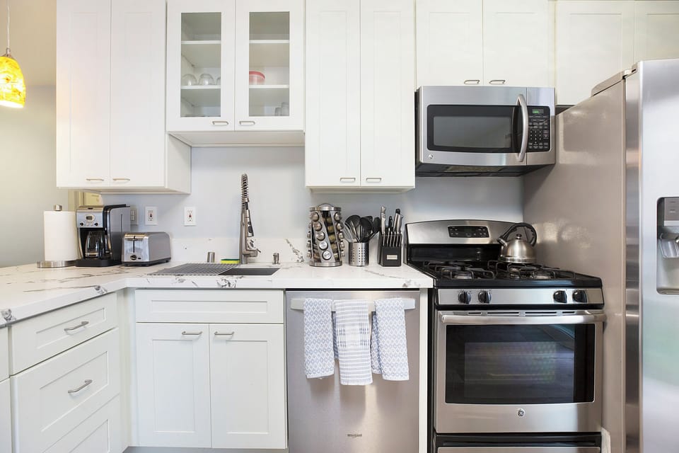 Fully upgraded gourmet kitchen with top of line appliances, utensils and cutlery. Permit #str14-0085 