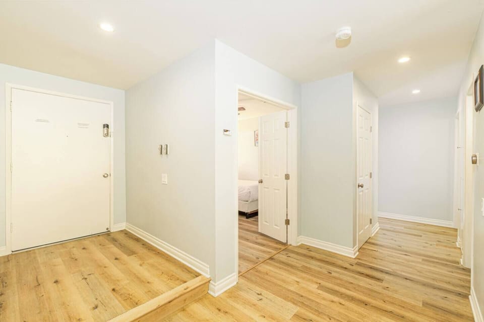 Hallway to the bedrooms area