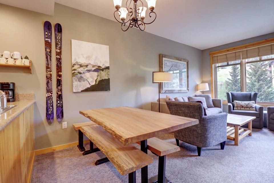 Open concept dining and kitchen area