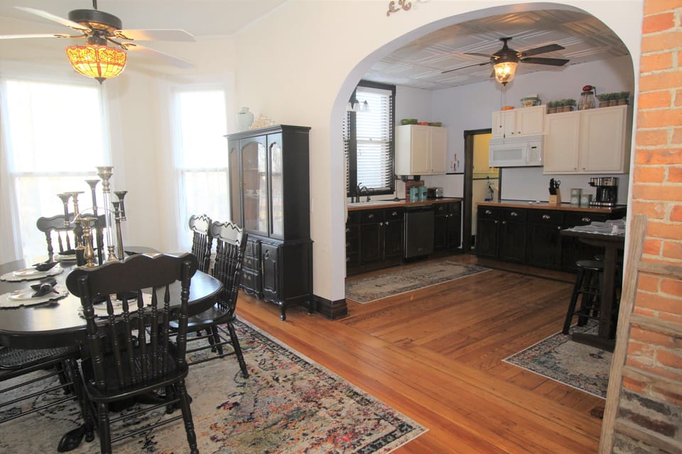 Dining towards Kitchen