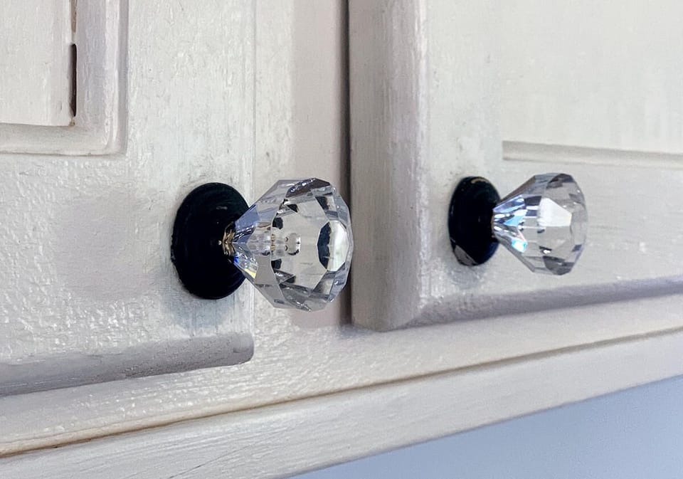 Kitchen cabinet hardware
